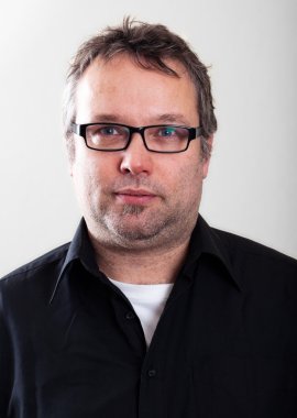 Gerçek portre: Ciddi orta yaş Beyaz adam