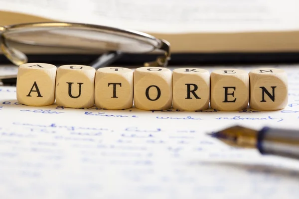 Buchstabenwürfel-Konzept: autoren) — Stockfoto