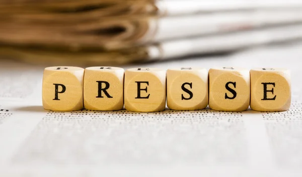 Buchstabenwürfel-Konzept: presse) — Stockfoto