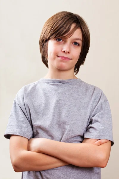 Verkliga porträtt: midja upp, pre-tonåring pojke — Stockfoto