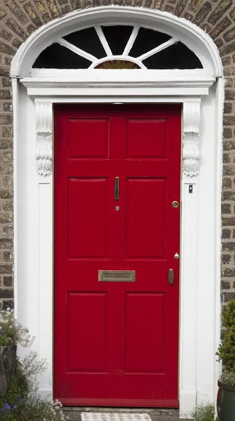 Цветные двери в Дублине с грузинских времен (XVIII в. ) — стоковое фото