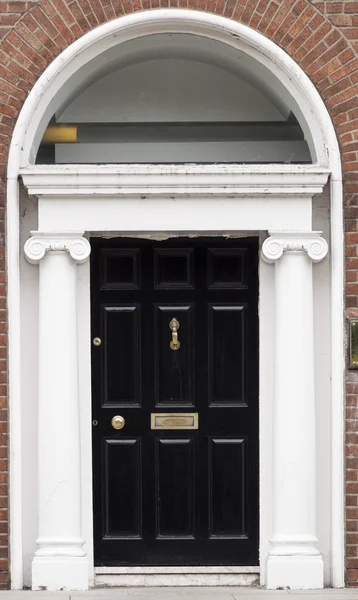 Színes ajtó Dublinban a György korabeli időkben (18. század) — Stock Fotó