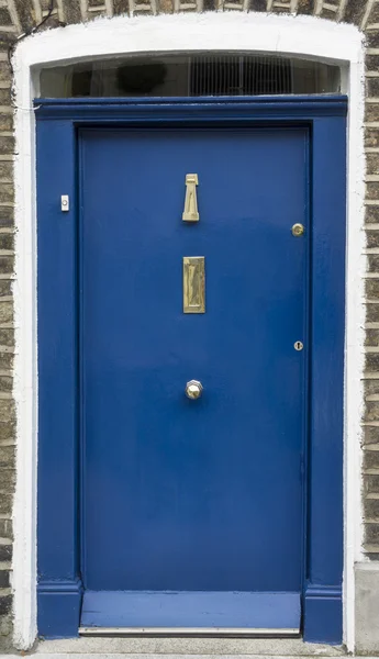 Farbige Tür in Dublin aus georgischer Zeit (18. Jahrhundert)) — Stockfoto