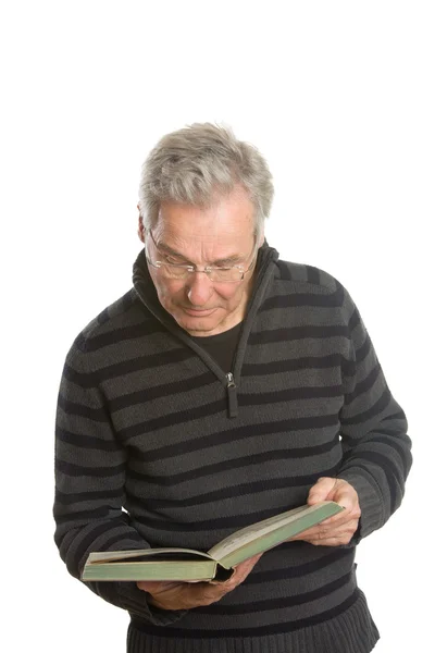 Homem branco sênior série retrato, lendo um livro — Fotografia de Stock