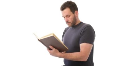 Olgun adam eski bir kitap okuma