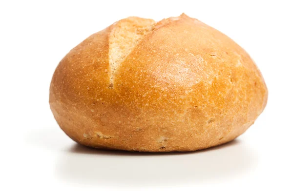 Rotolo di pane naturale, ritaglio, isolato su bianco — Foto Stock