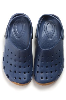 Lacivert çift ayakkabı takunya