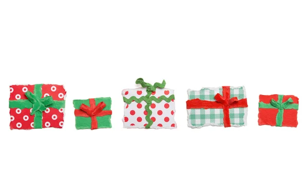 Rad av gåvor med band, papper tår, christmas ornament — Stockfoto