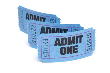 Üç ayakta beyaz izole bir giriş biletleri itiraf