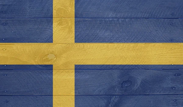 釘を持つ木のボード上のスウェーデンの旗 — ストック写真