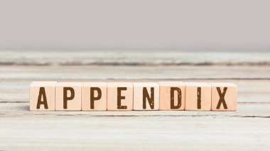 Tahta küp zarlar üzerine kelime eklentisi.