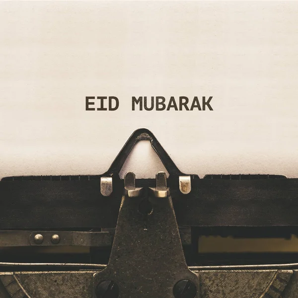Eid Mubarak Pozdrowienie Jako Wiadomość Nagłówkowa Napisana Papierze Vintage Typu — Zdjęcie stockowe