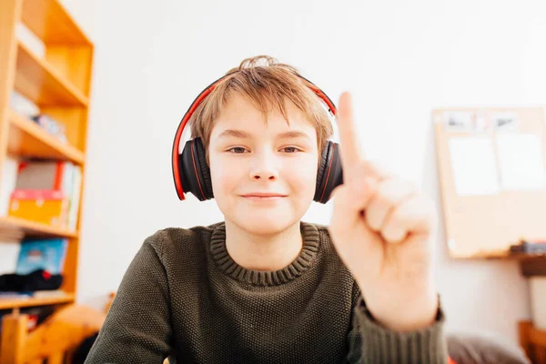 Ten Year Old School Boy Raising Finger Home Video Schooling — Fotografia de Stock