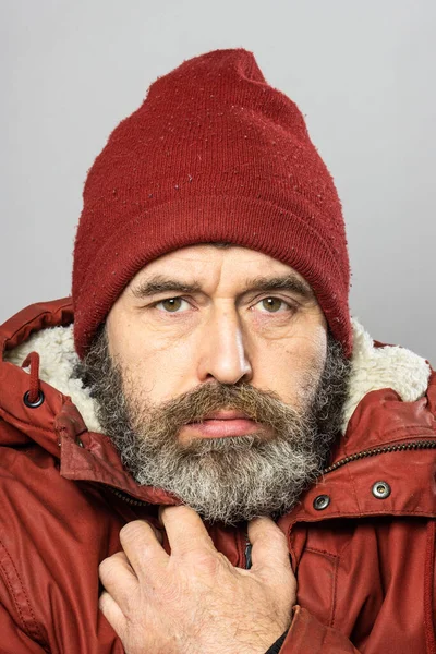 Зрелый Мужчина Толстой Зимней Куртке Низких Температурах — стоковое фото