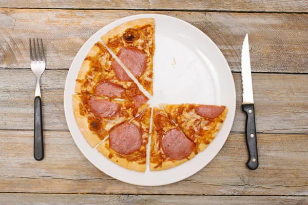 Sechs Achtel Serie Von Stücke Geschnittenen Peperoni Pizzen Verwendbar Die — Stockfoto