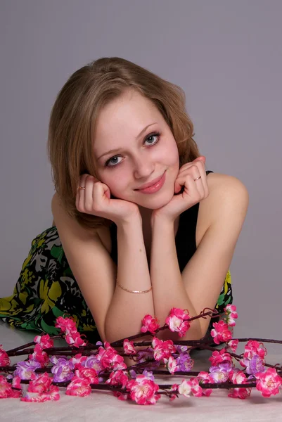 Beautiful woman with flowers — Stock Photo, Image