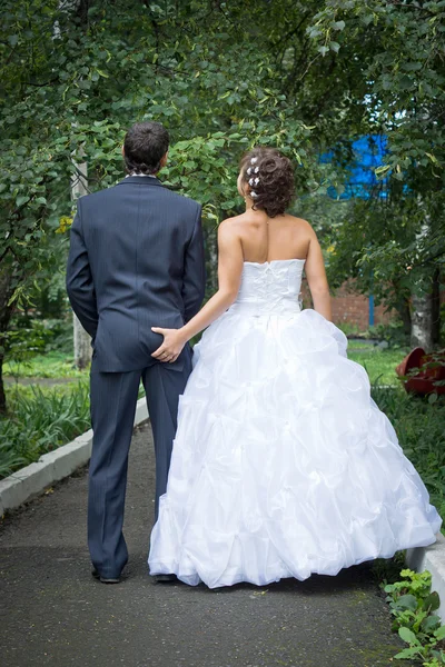 Felizes recém-casados — Fotografia de Stock