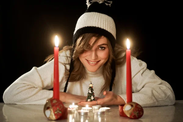 Beautiful young woman in Xmas Eve — Stock Photo, Image