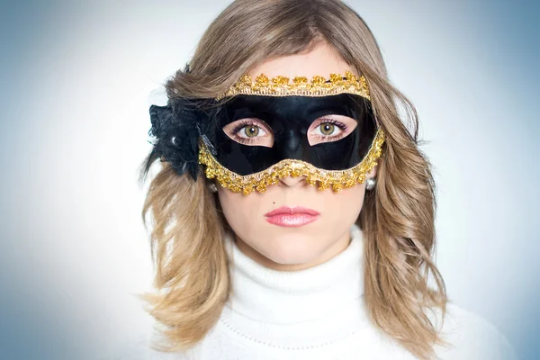 Menina bonita na máscara mascarada Fotografia De Stock