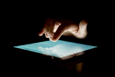 bilgisayar Gadget'ı tutan adam