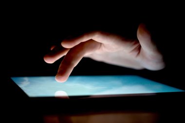 bilgisayar Gadget'ı tutan adam