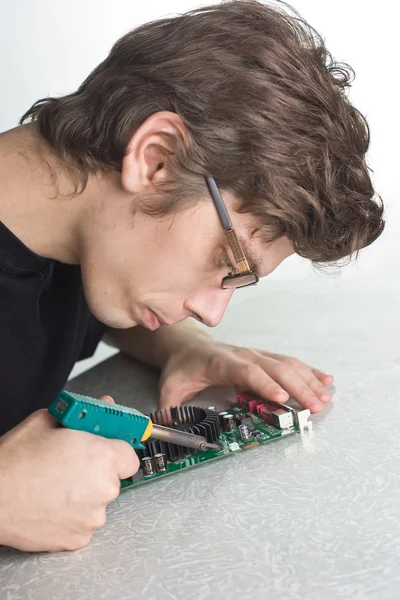 Repairer of computer equipment — Stock Photo, Image