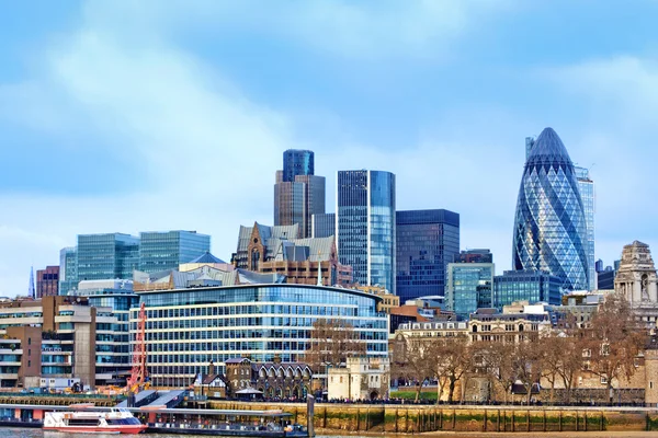 Edifici moderni a Londra, paesaggio urbano — Foto Stock