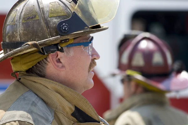 Mutiger Feuerwehrmann — Stockfoto