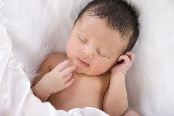 Tiny baby sleeping — Stock Photo, Image