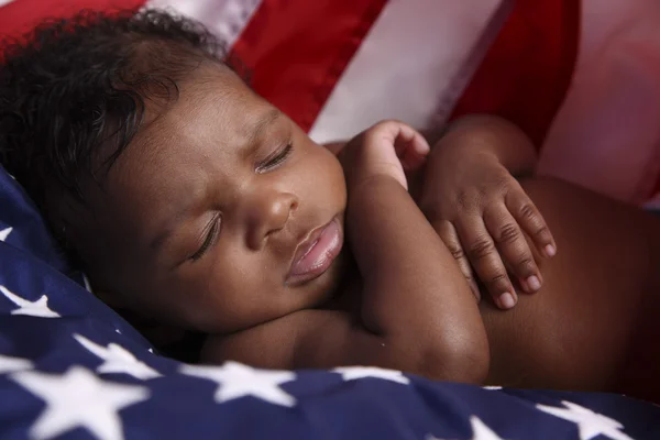 Portret van slapende pasgeboren baby — Stockfoto