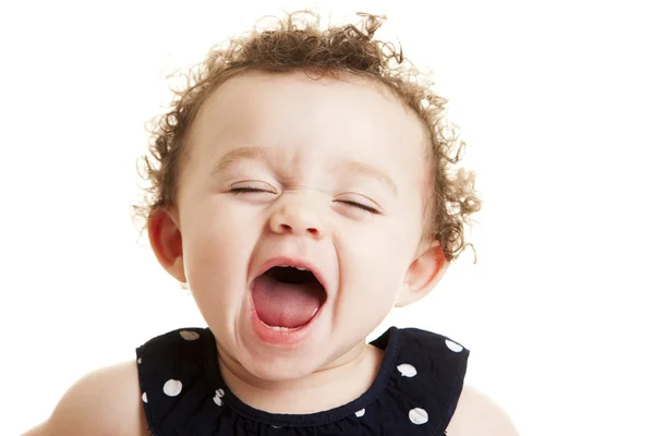 Tertawa ras campuran bayi perempuan dengan rambut keriting — Stok Foto