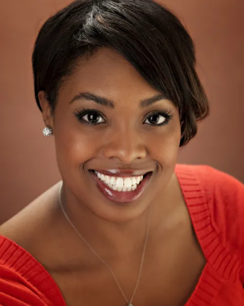 Head shot of young smiling black woman — Stock Photo, Image