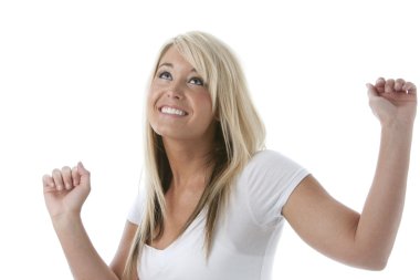 gülümseyen beyaz genç kadın dans