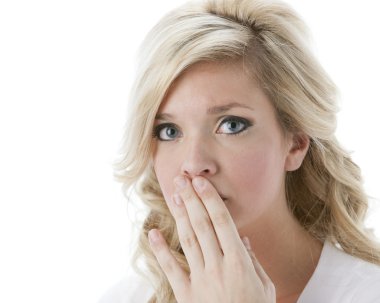 Beyaz genç kadın kötü haber hakkında şok etmişti.