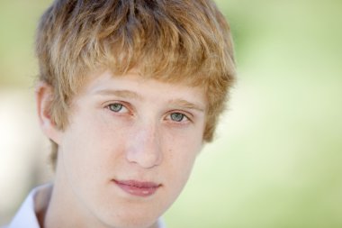 görüntü ciddi genç çocuk