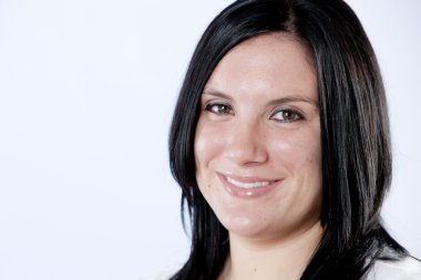 görüntü gülümseyen beyaz genç kadın