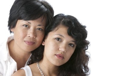 Genç Yetişkin kızıyla birlikte gülümseyen Asya anne