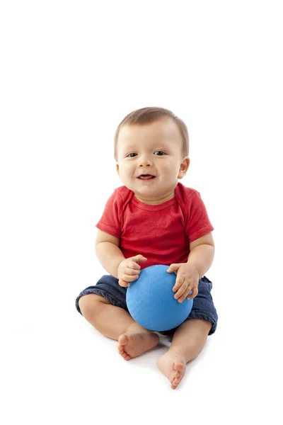 Carino bambino ragazzo giocare con un blu palla — Foto Stock