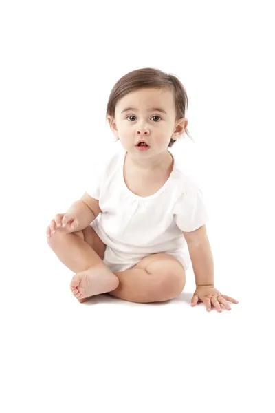 Bonito bebê menina sentado no o chão — Fotografia de Stock