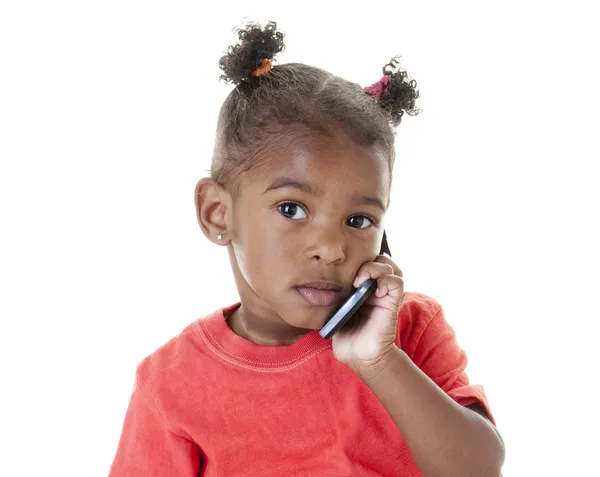 Barn girl talar i mobiltelefon — Stockfoto