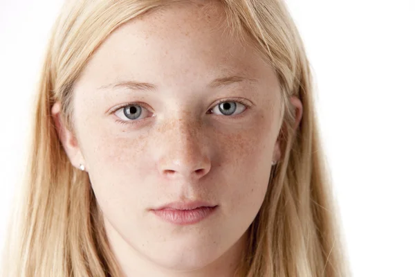 Headshot de menina pré-adolescente grave — Fotografia de Stock