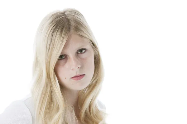 Bella ragazza adolescente con espressione arrabbiata sul suo viso — Foto Stock
