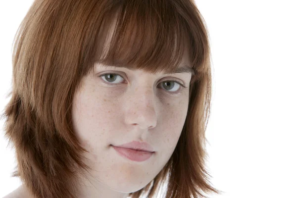 Imagen de una bonita adolescente sonriente con el pelo rojo — Foto de Stock