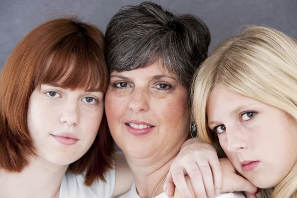 Image of smiling caucasian mother and her two daughters — Stock Photo, Image