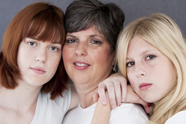 Smiling caucasian mother and her two daughters — Stock Photo, Image