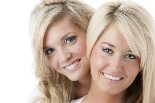 Imagem de duas mulheres bastante sorridentes — Fotografia de Stock