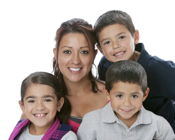 Hispanic alleenstaande ouder gezin met moeder, zonen en dochter — Stockfoto