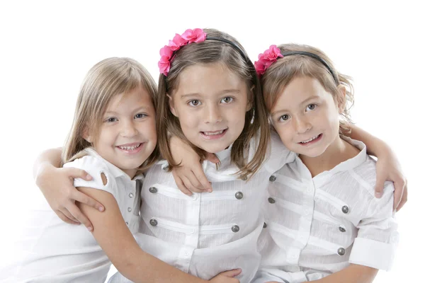 Headshot tre leende små flickor — Stockfoto