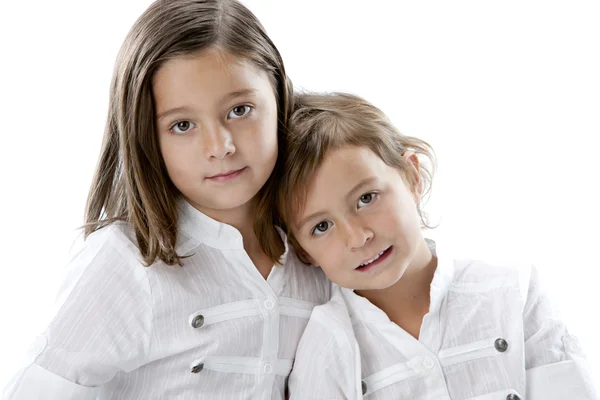 Portrait de souriantes caucasiennes vraies petites filles — Photo