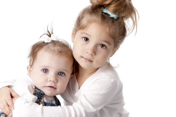 Imagem de duas adoráveis irmãs caucasianas — Fotografia de Stock